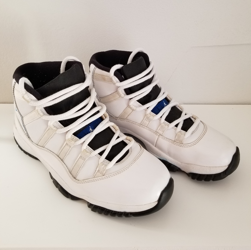 Custom Jordan 11 "Royal Blues"